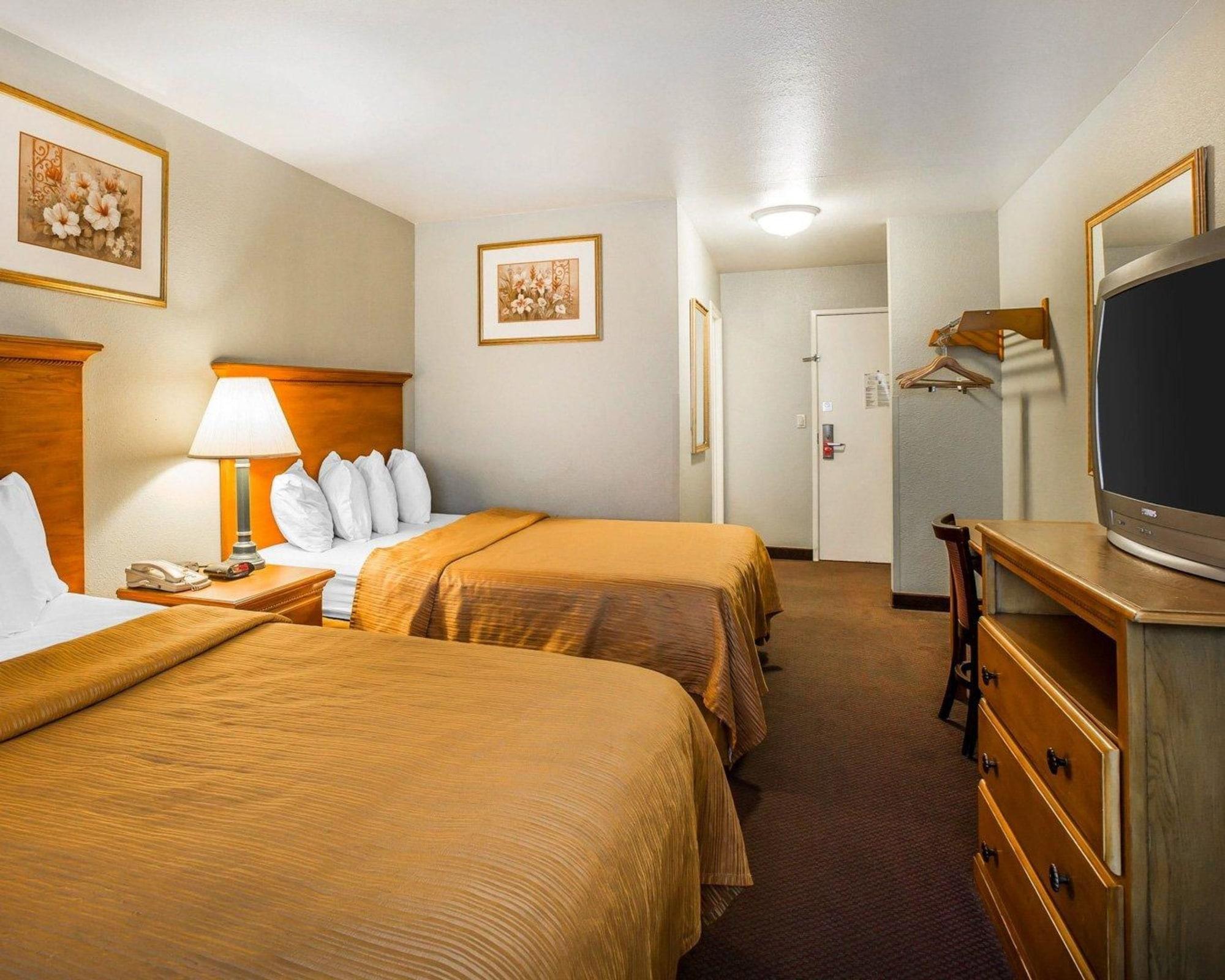 Quality Inn Tracy I-205 מראה חיצוני תמונה